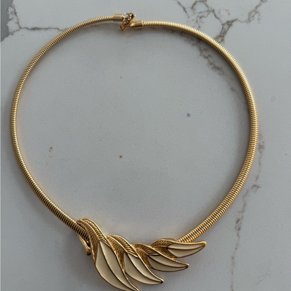 Elegant vintage  Gold Leaf Necklace